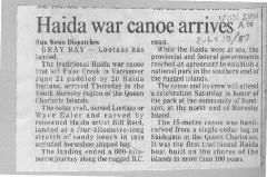 Haida war canoe arrives in Charlottes
