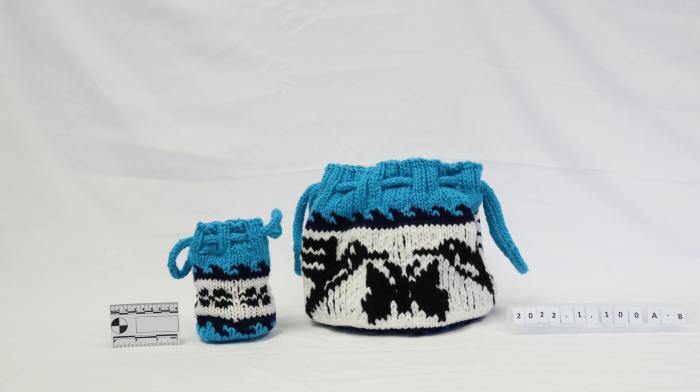 Knitting, drawstring bag. 